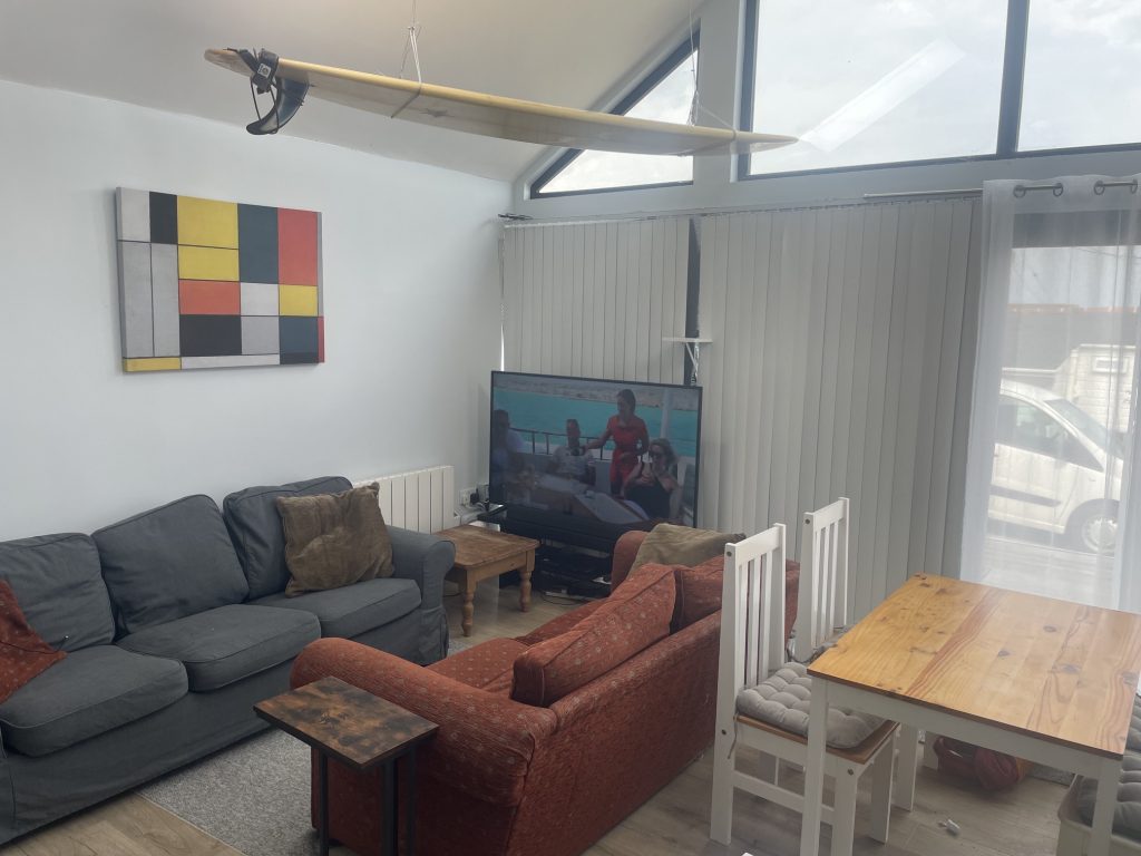 Sitting room, open and light, beach decorated